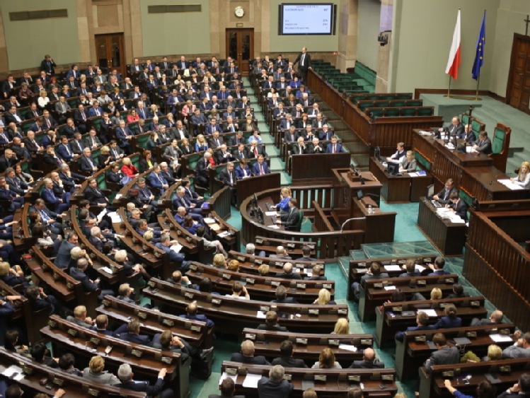 Sejm nie zgodził się na odrzucenie projektu ws. wstrzymania sprzedaży ziemi